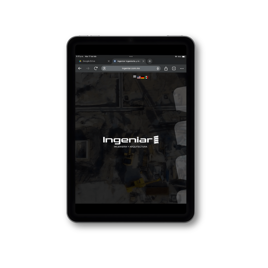 Sitio web de ingeniería y arquitectura Ingeniar visualizado en una tablet en modo vertical, mostrando un diseño responsivo y profesional.